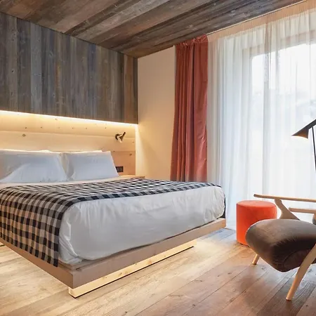 Hotell De Len 4*