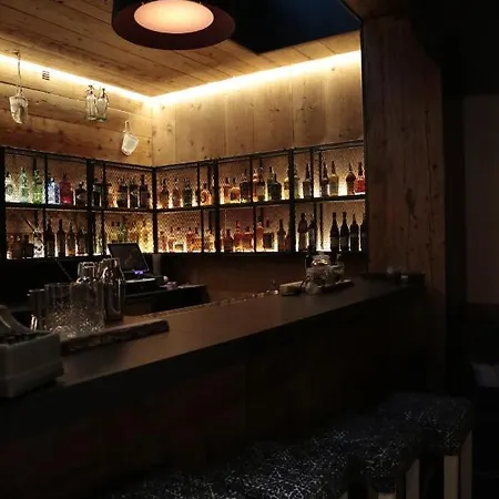 De Len Hotel